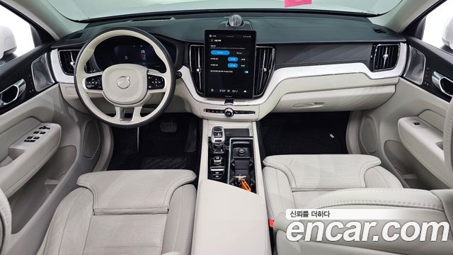 Volvo XC60 — interior