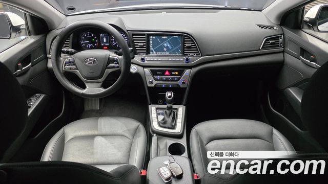 Hyundai Avante — interior
