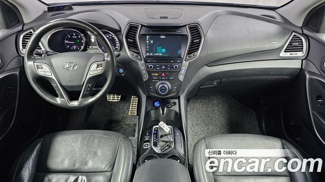 Hyundai Santa Fe — interior