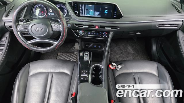 Hyundai Sonata — interior