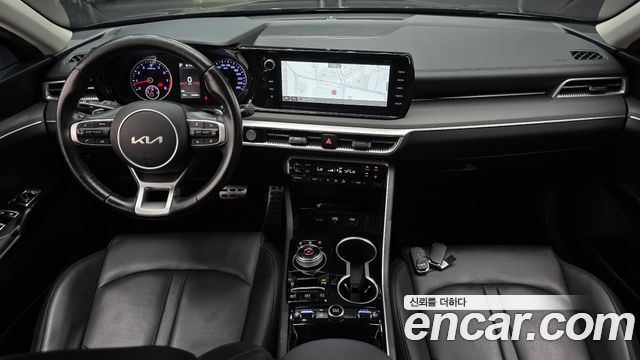 Kia K5 — interior