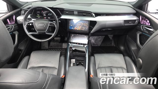 Audi e-tron — interior