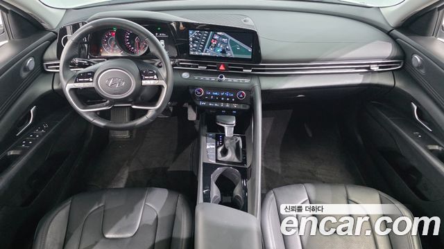 Hyundai Avante — interior