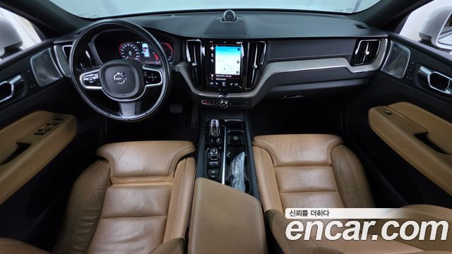 Volvo XC60 — interior