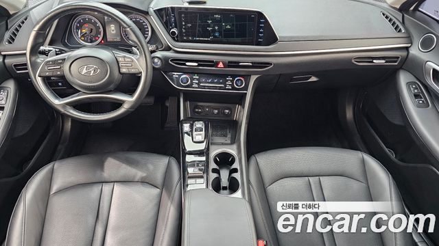 Hyundai Sonata — interior
