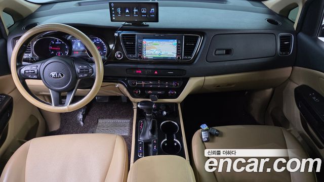 Kia Carnival — interior