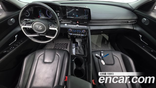 Hyundai Avante — interior