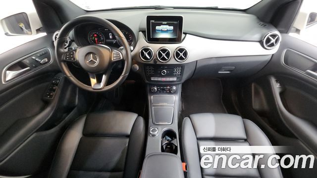 Mercedes-Benz B-Class — interior