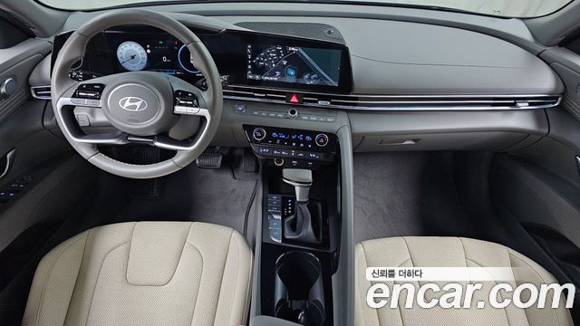 Hyundai Avante — interior