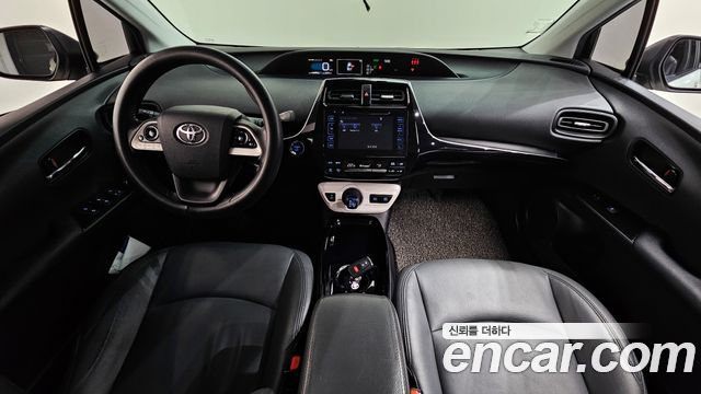Toyota Prius — interior