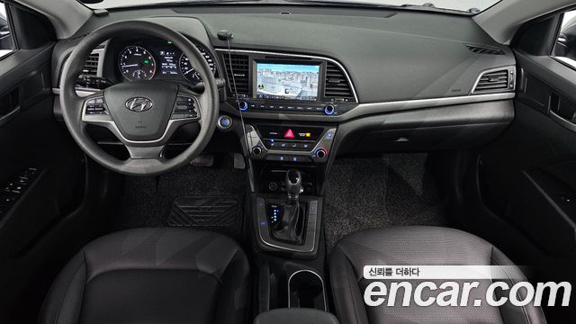Hyundai Avante — interior