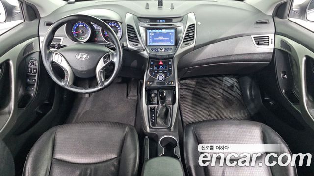 Hyundai Avante — interior