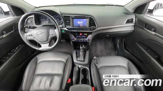 Hyundai Avante — interior