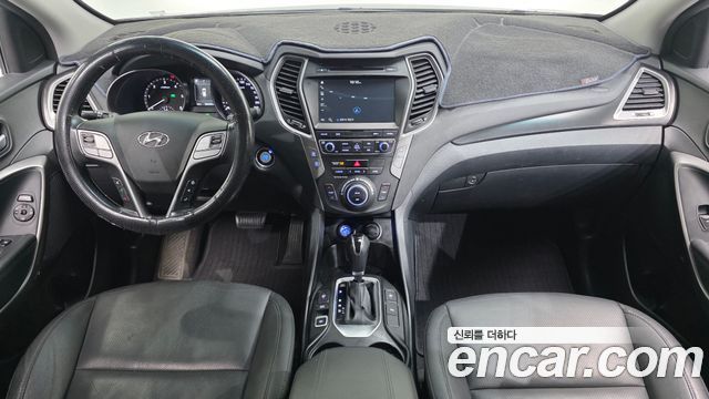 Hyundai Santa Fe — interior