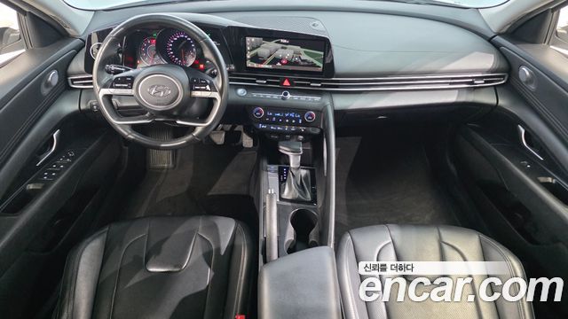 Hyundai Avante — interior