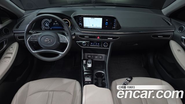 Hyundai Sonata — interior