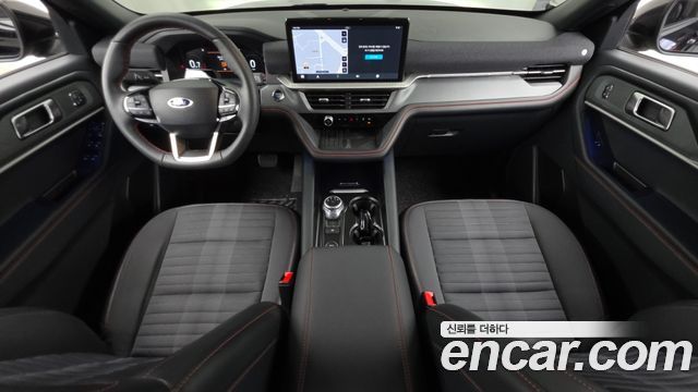 Ford Explorer — interior