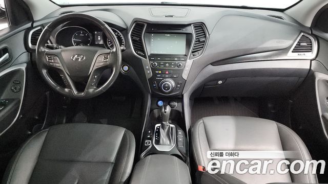 Hyundai Santa Fe — interior