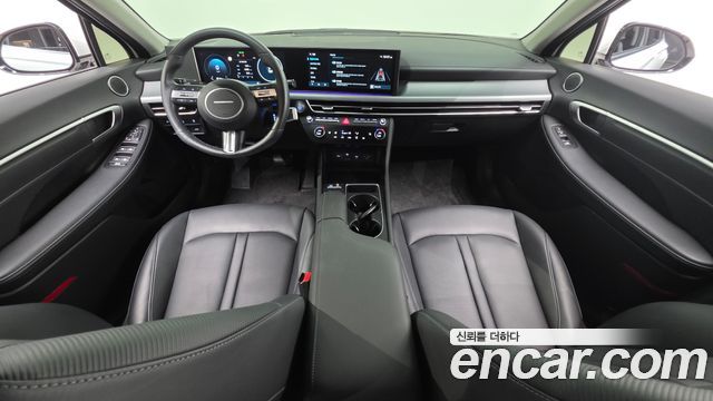 Hyundai Sonata — interior