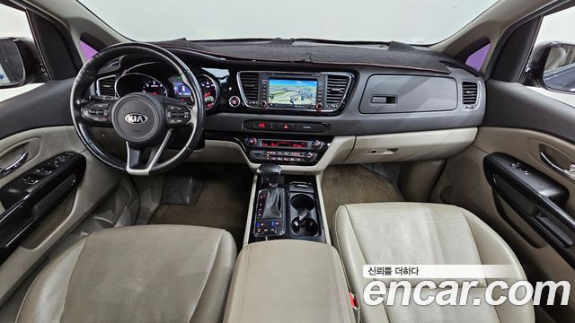 Kia Carnival — interior