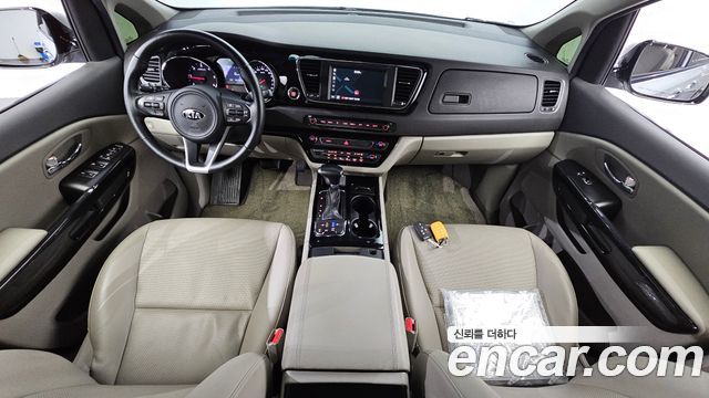 Kia Carnival — interior