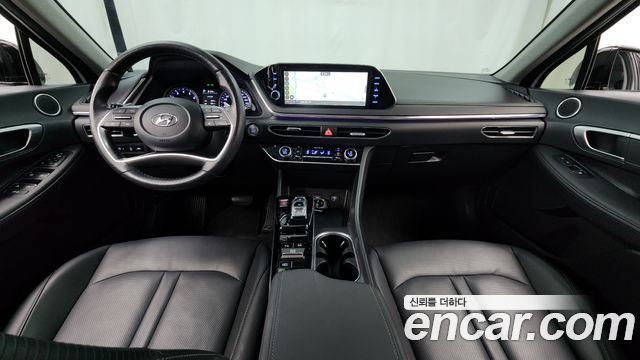 Hyundai Sonata — interior