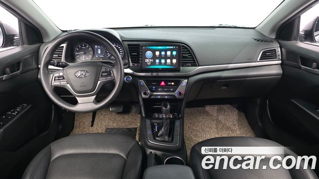 Hyundai Avante — interior