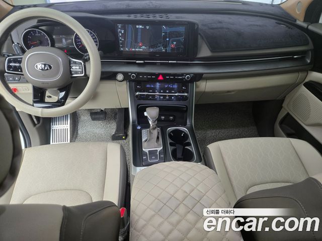Kia Carnival — interior