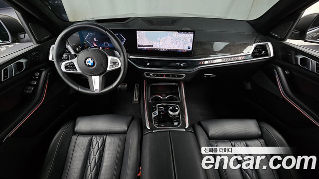 BMW X7 — interior
