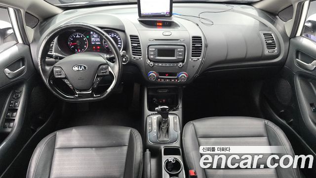 Kia K3 — interior