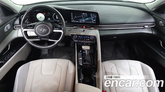 Hyundai Avante — interior