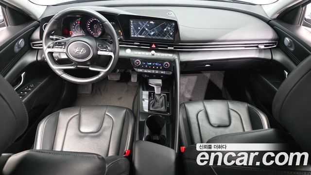 Hyundai Avante — interior