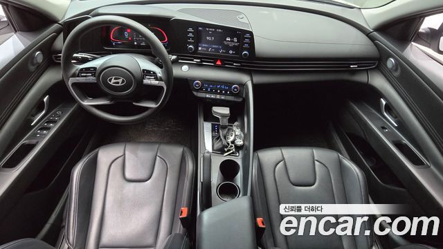 Hyundai Avante — interior