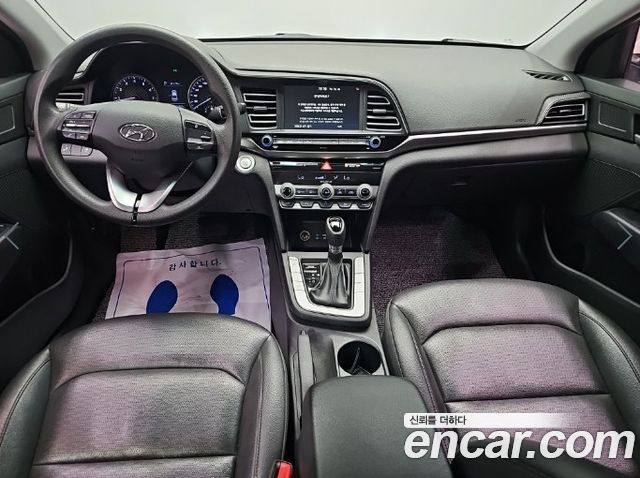 Hyundai Avante — interior
