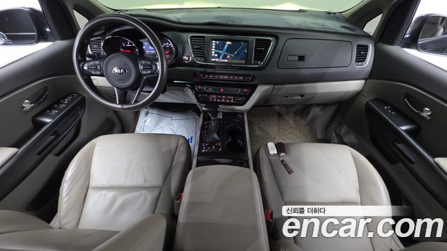 Kia Carnival — interior