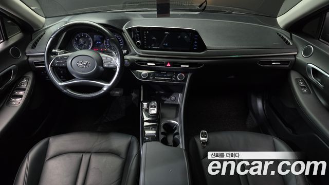 Hyundai Sonata — interior
