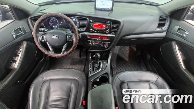 Kia K5 — interior