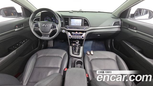 Hyundai Avante — interior