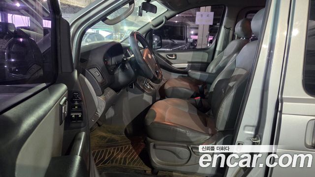 Hyundai Starex — interior