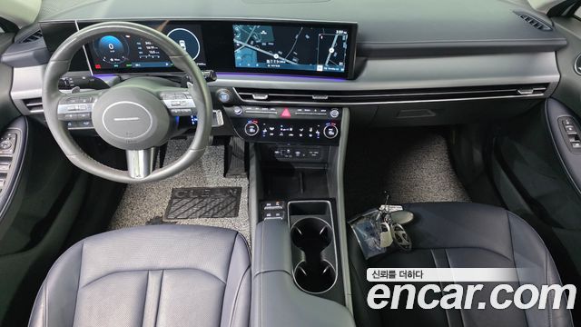 Hyundai Sonata — interior
