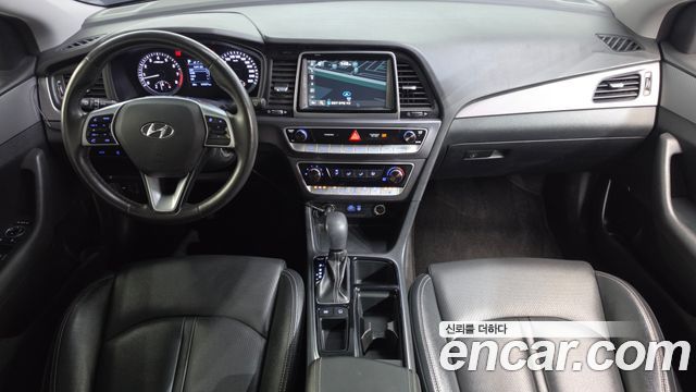 Hyundai Sonata — interior