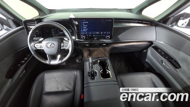 Lexus LM — interior