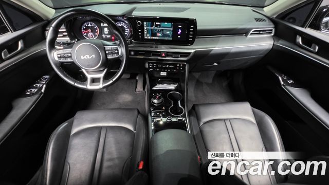 Kia K5 — interior