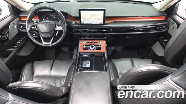 Lincoln Aviator — interior