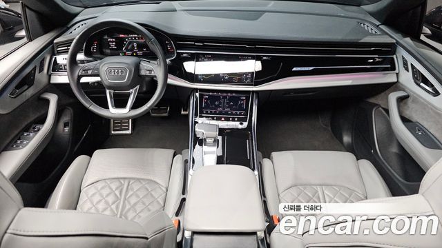Audi Q8 — interior