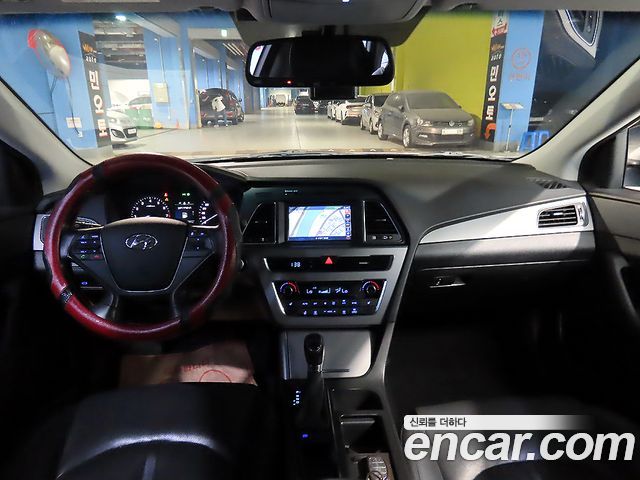 Hyundai Sonata — interior