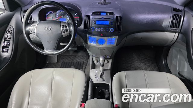 Hyundai Avante — interior