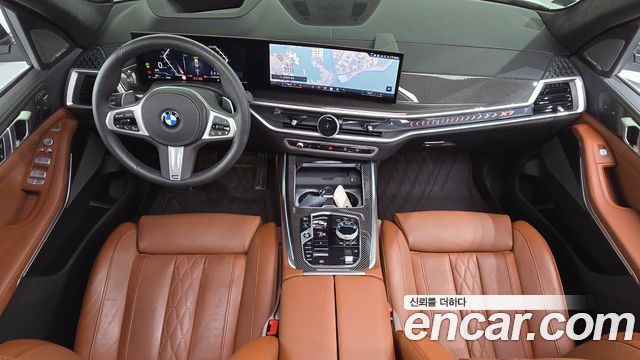 BMW X7 — interior