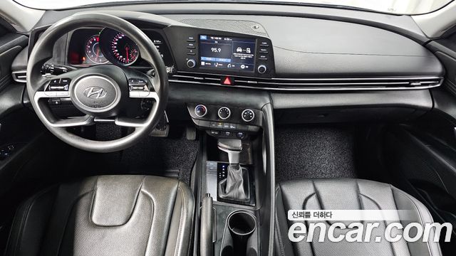 Hyundai Avante — interior