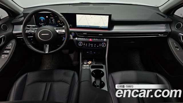 Hyundai Sonata — interior